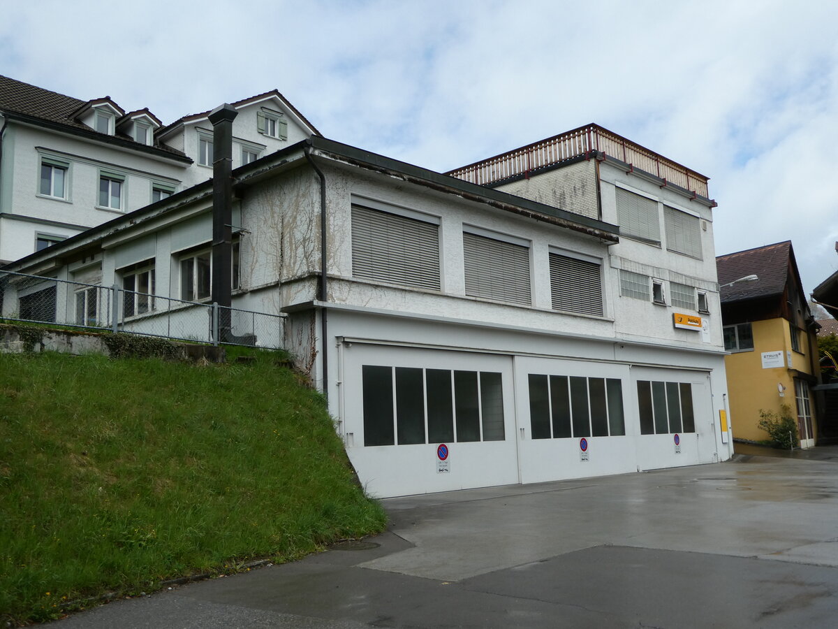 (249'129) - PostAuto-Garage am 25. April 2023 beim Bahnhof Urn�sch 