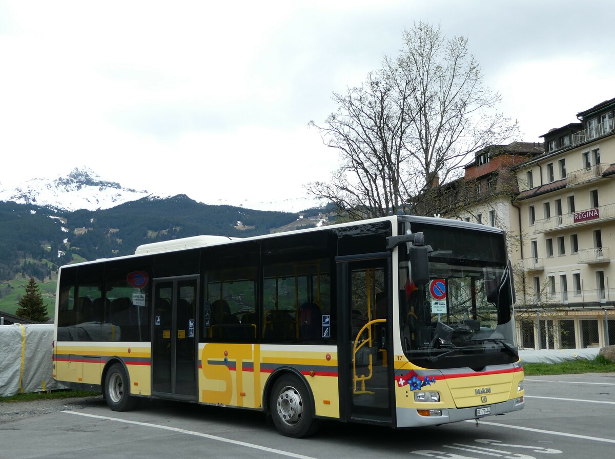 (249'207) - Grindelwaldbus, Grindelwald - Nr. 17/BE 72'444 - MAN/G�ppel (ex STI Thun Nr. 133) am 28. April 2023 beim Bahnhof Grindelwald