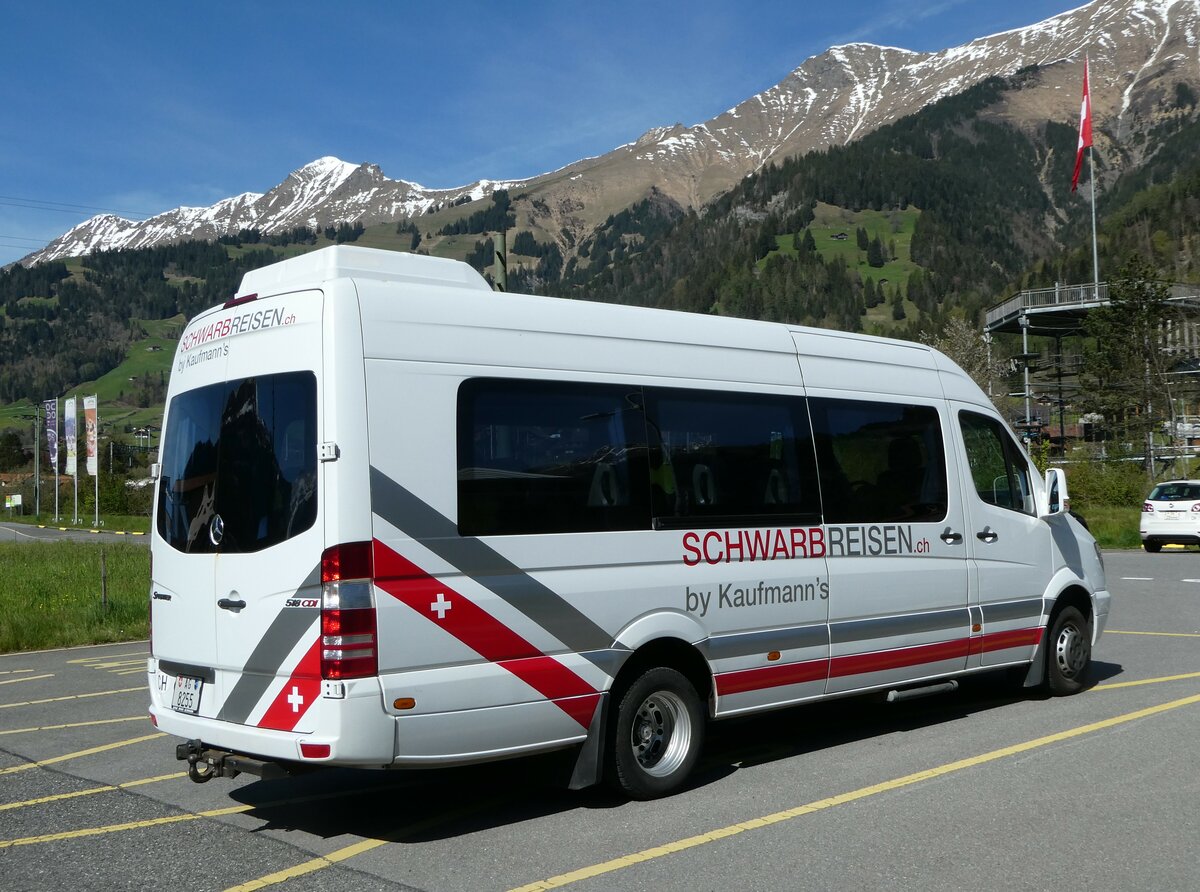 (249'540) - Kaufmann's Schwarb-Reisen, M�hlin - AG 8255 - Mercedes am 4. Mai 2023 in Frutigen, Tropenhaus