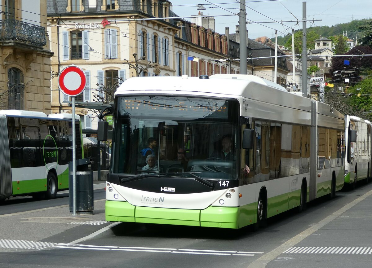 (249'585) - transN, La Chaux-de-Fonds - Nr. 147 - Hess/Hess Gelenktrolleybus (ex TN Neuch�tel Nr. 147) am 5. Mai 2023 in Neuch�tel, Place Pury