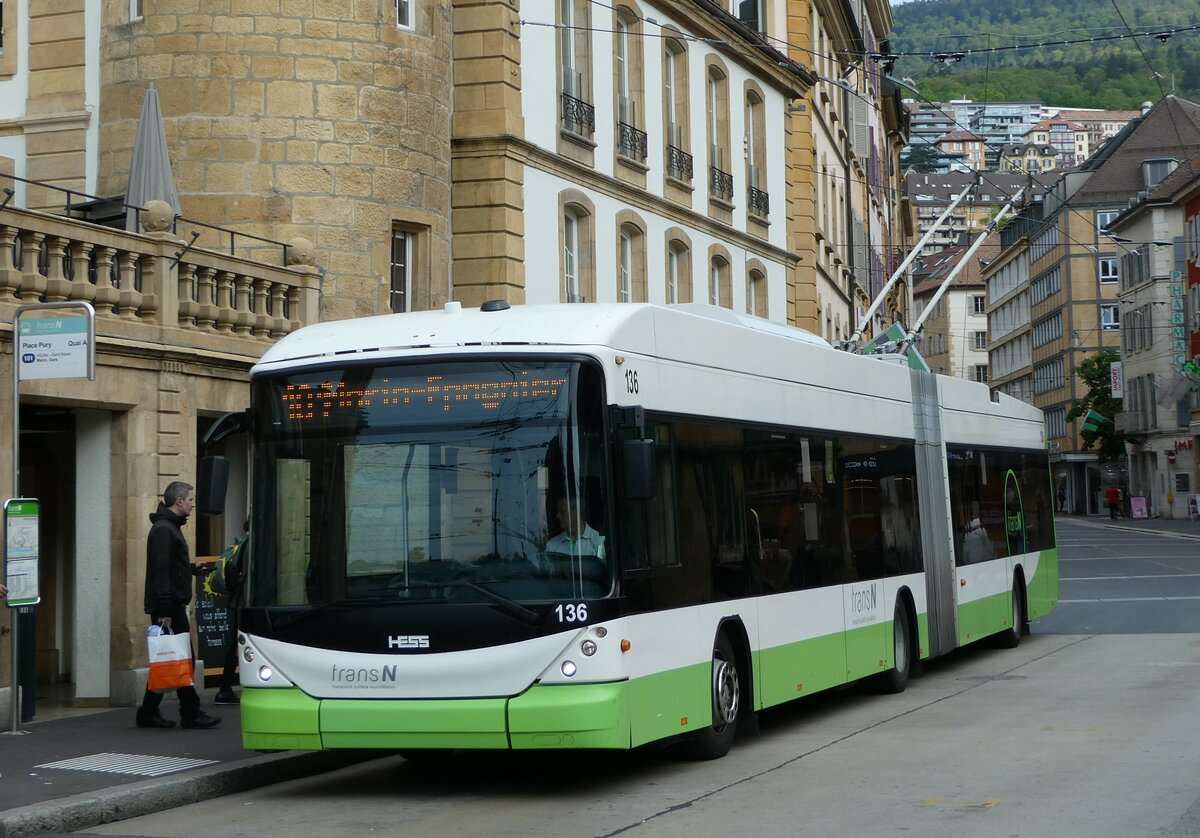 (249'590) - transN, La Chaux-de-Fonds - Nr. 136 - Hess/Hess Gelenktrolleybus (ex TN Neuch�tel Nr. 136) am 5. Mai 2023 in Neuch�tel, Place Pury