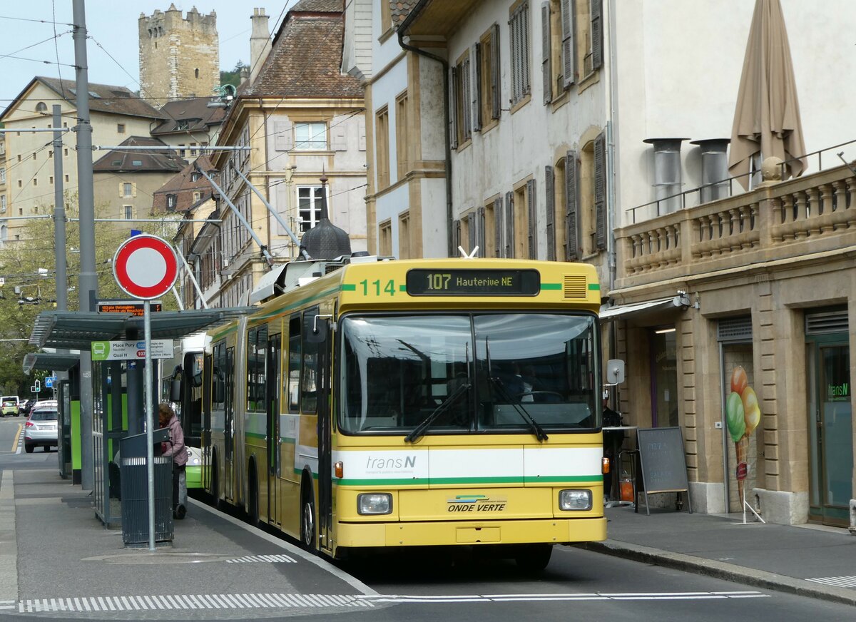 (249'592) - transN, La Chaux-de-Fonds - Nr. 114 - NAW/Hess Gelenktrolleybus (ex TN Neuch�tel Nr. 114) am 5. Mai 2023 in Neuch�tel, Place Pury