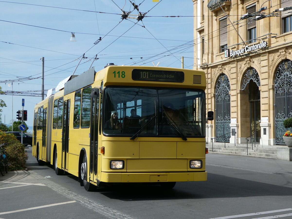 (249'594) - transN, La Chaux-de-Fonds - Nr. 118 - NAW/Hess Glenktrolleybus (ex TN Neuch�tel Nr. 118) am 5. Mai 2023 in Neuch�tel, Place Pury