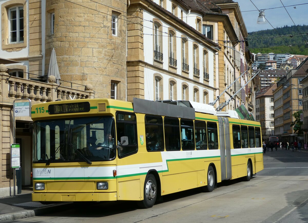 (249'598) - transN, La Chaux-de-Fonds - Nr. 115 - NAW/Hess Gelenktrolleybus (ex TN Neuch�tel Nr. 115) am 5. Mai 2023 in Neuch�tel, Place Pury