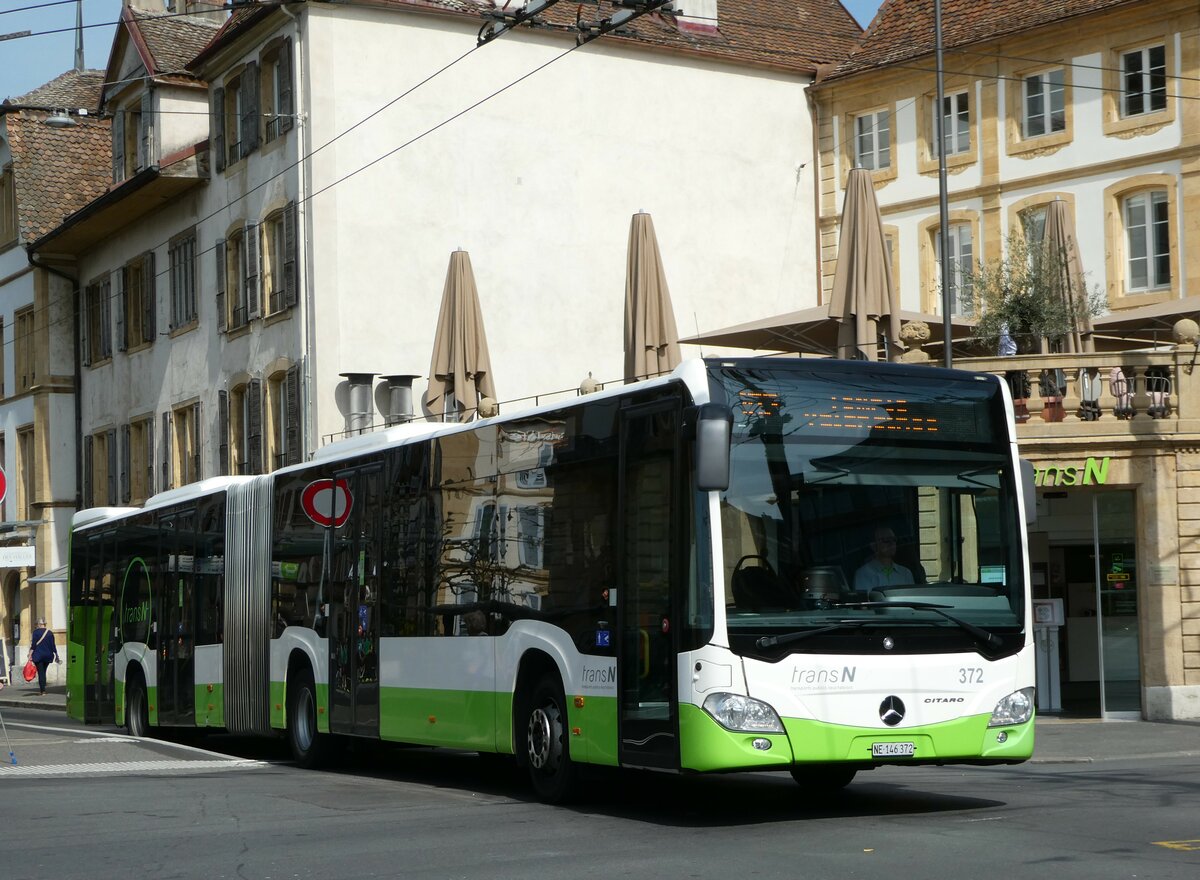 (249'599) - transN, La Chaux-de-Fonds - Nr. 372/NE 146'372 - Mercedes am 5. Mai 2023 in Neuch�tel, Place Pury