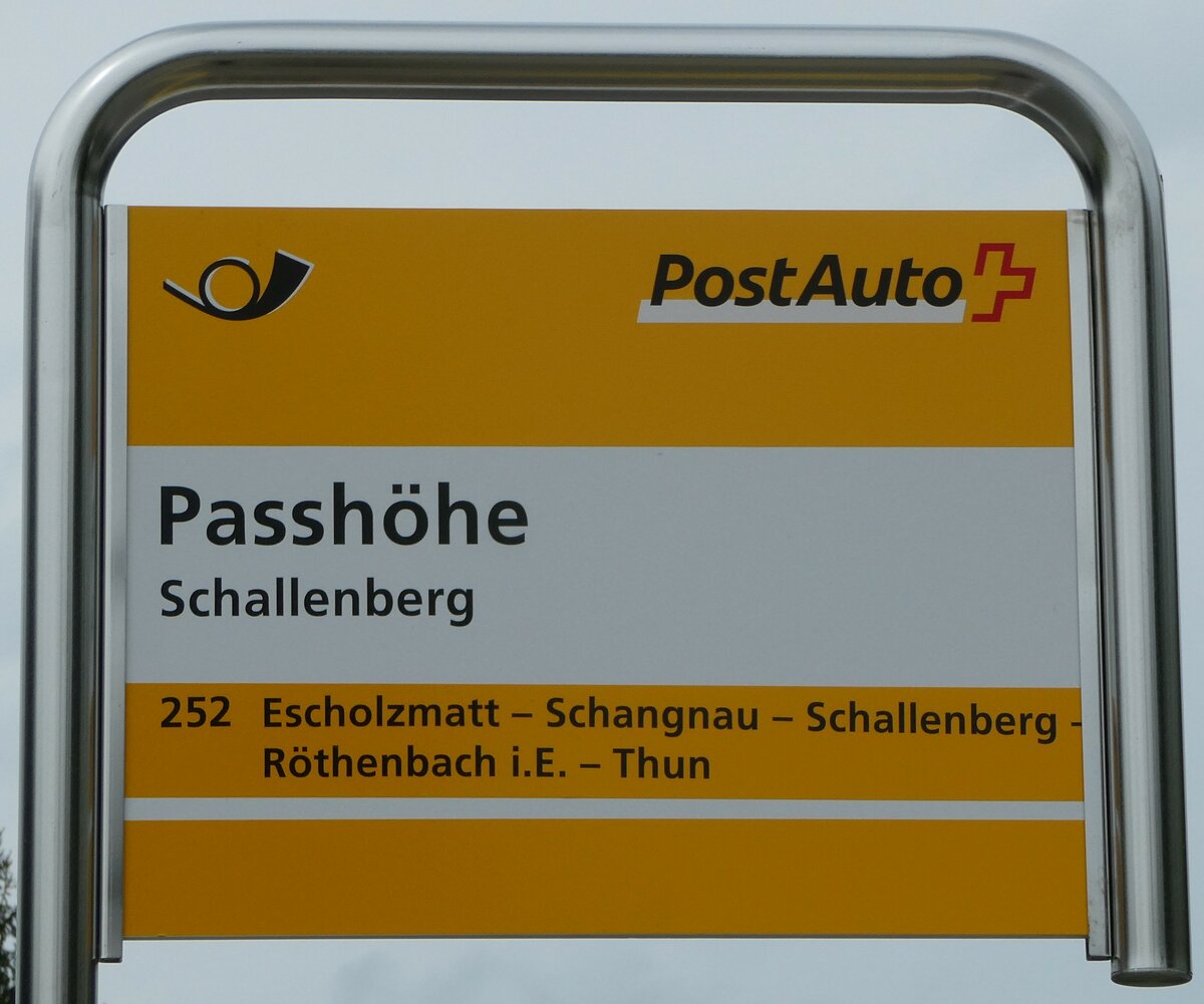 (249'820) - PostAuto-Haltestellenschild - Schallenberg, Passh�he - am 7. Mai 2023