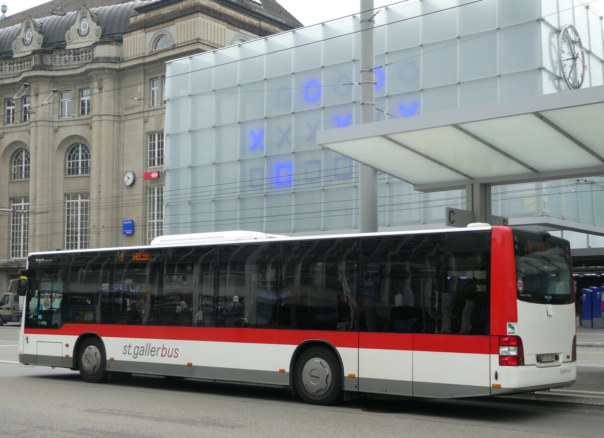 (250'060) - St. Gallerbus, St. Gallen - Nr. 204/SG 198'204 - MAN am 16. Mai 2023 beim Bahnhof St. Gallen