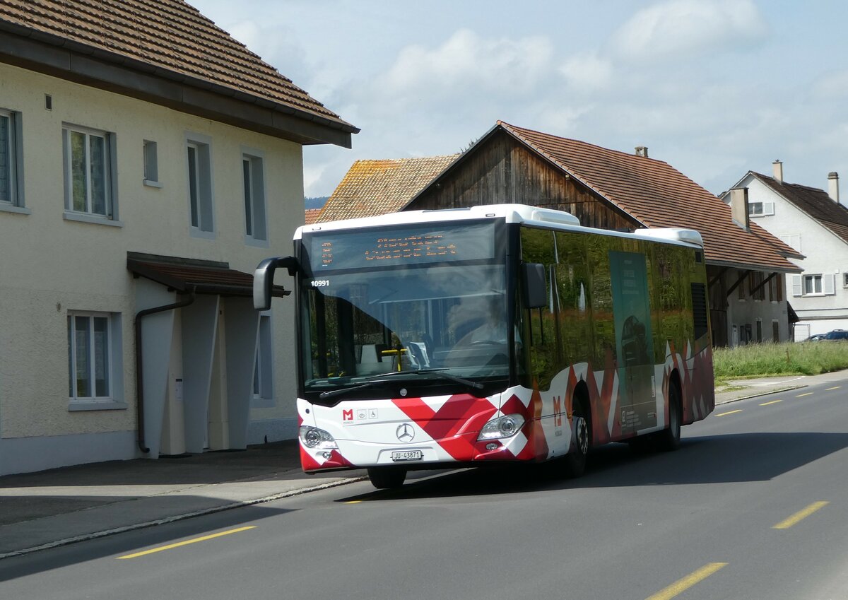 (250'161) - CarPostal Ouest - JU 43'871/PID 10'991 - Mercedes am 18. Mai 2023 beim Bahnhof Del�mont