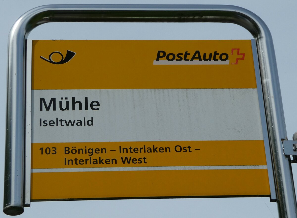 (250'247) - PostAuto-Haltestellenschild - Iseltwald, M�hle - am 19. Mai 2023