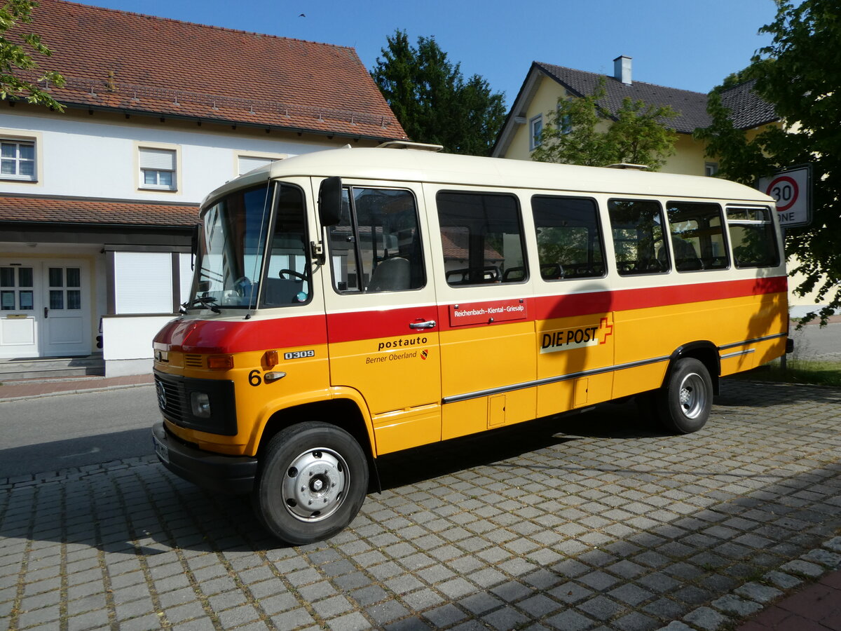 (250'914) - Hahn, M�nchen - Nr. 6/M-MB 309H - Mercedes (ex M�ller, CH-Ennetmoos Nr. 6; ex Portenier, CH-Adelboden Nr. 6/PID 492; ex Geiger, CH-Adelboden Nr. 6) am 3. Juni 2023 in Essenbach, Schulstrasse
