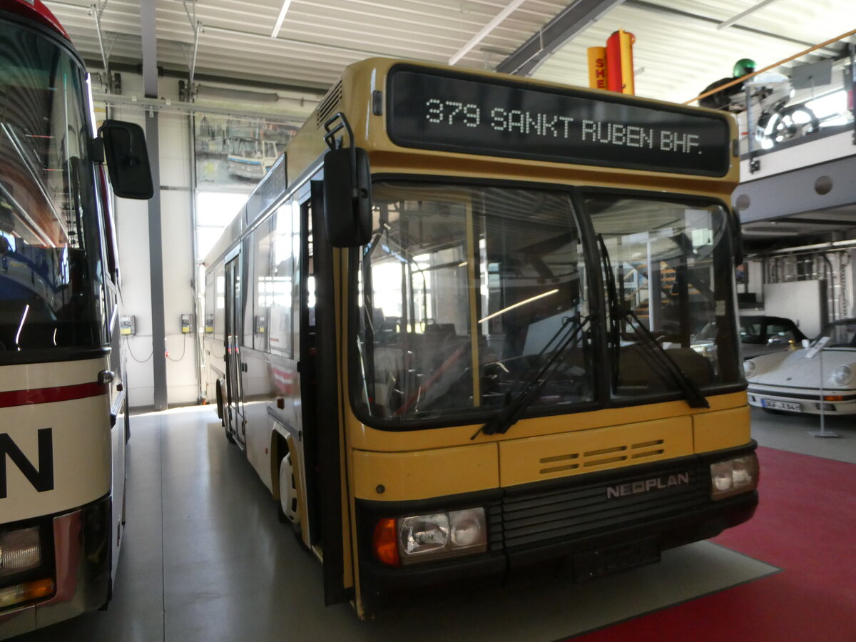 (250'955) - Auw�rter, Pilsting - Neoplan (ex BVG Berlin Nr. 2423) am 4. Juni 2023 in Pilsting, Auw�rter Automobil-Park