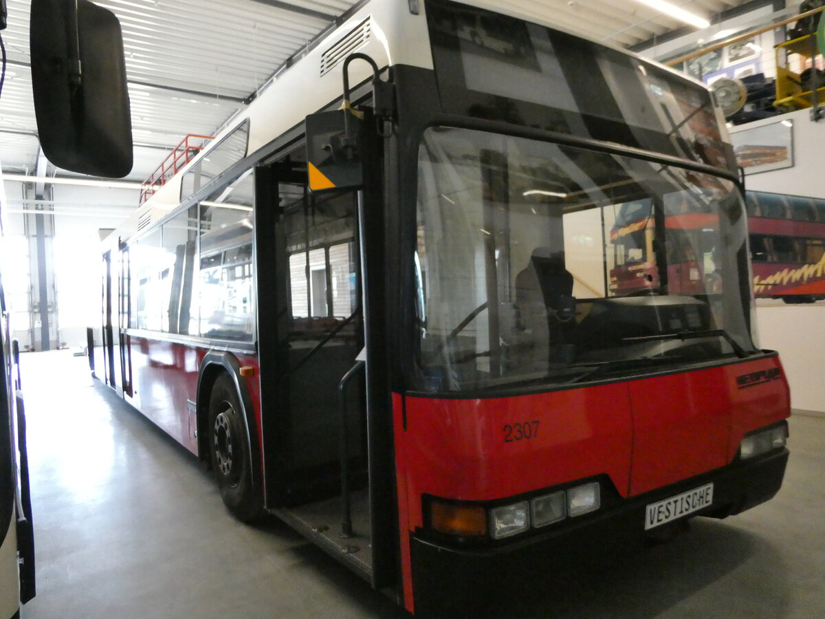 (250'982) - Vestische, Herten (Auw�rter) - Nr. 2307 - Neoplan am 4. Juni 2023 in Pilsting, Auw�rter Automobil-Park