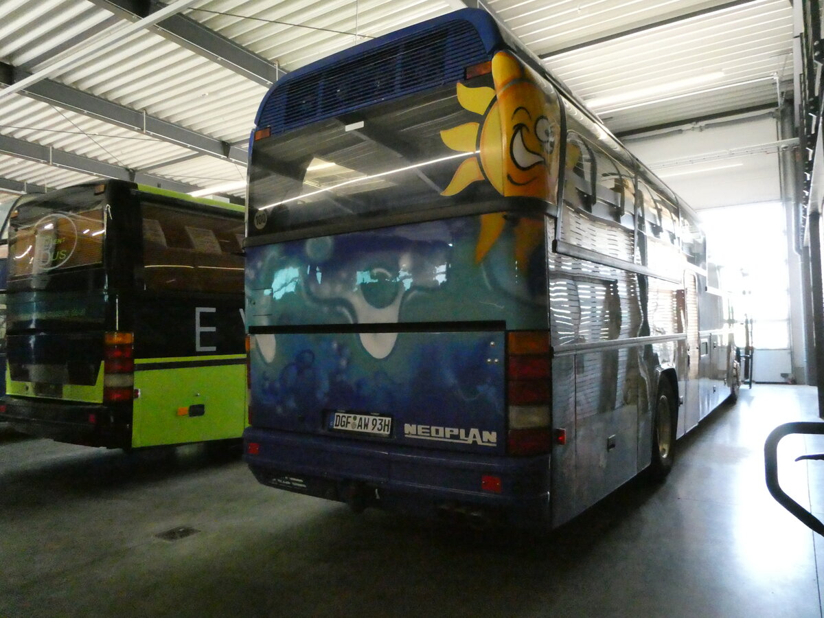 (250'988) - Heggli, Kriens (Auw�rter) - Nr. 32/DGF-AW 93H - Neoplan am 4. Juni 2023 in Pilsting, Auw�rter Automobil-Park