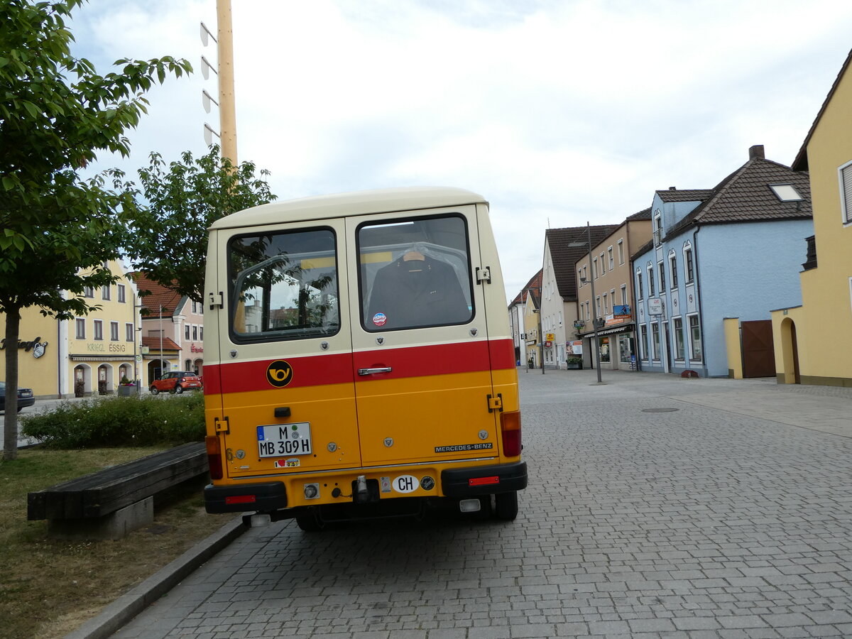 (251'057) - Hahn, M�nchen - Nr. 6/M-MB 309H - Mercedes (ex M�ller, CH-Ennetmoos Nr. 6; ex Portenier, CH-Adelboden Nr. 6/PID 492; ex Geiger, CH-Adelboden Nr. 6) am 4. Juni 2023 in Pilsting, Marktplatz