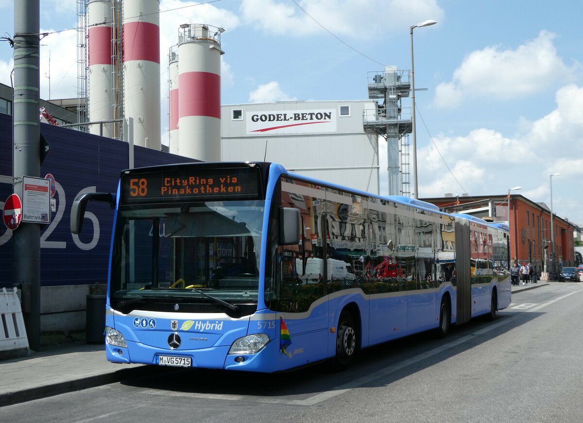 (251'078) - MVG M�nchen - Nr. 5715/M-VG 5715 - Mercedes am 5. Juni 2023 beim Hauptbahnhof M�nchen
