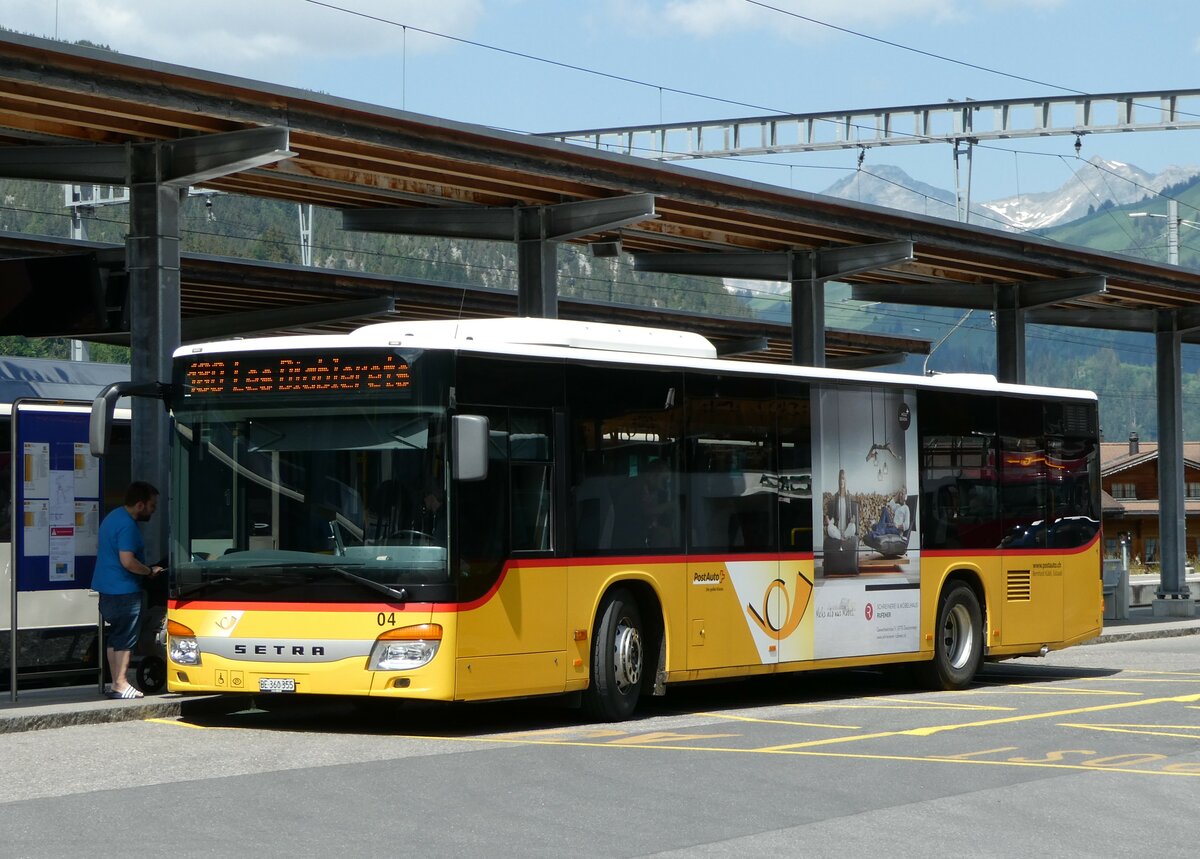 (251'114) - K�bli, Gstaad - Nr. 4/BE 360'355/PID 5204 - Setra am 6. Juni 2023 beim Bahnhof Gstaad