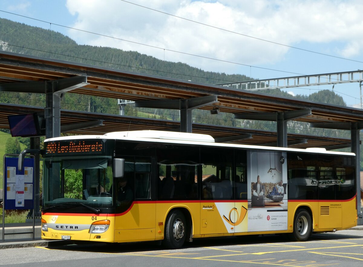 (251'119) - K�bli, Gstaad - Nr. 4/BE 360'355/PID 5204 - Setra am 6. Juni 2023 beim Bahnhof Gstaad