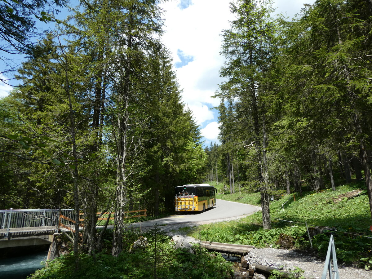 (251'129) - K�bli, Gstaad - BE 308'737/PID 11'458 - Volvo am 6. Juni 2023 in Lauenen, Lauenensee