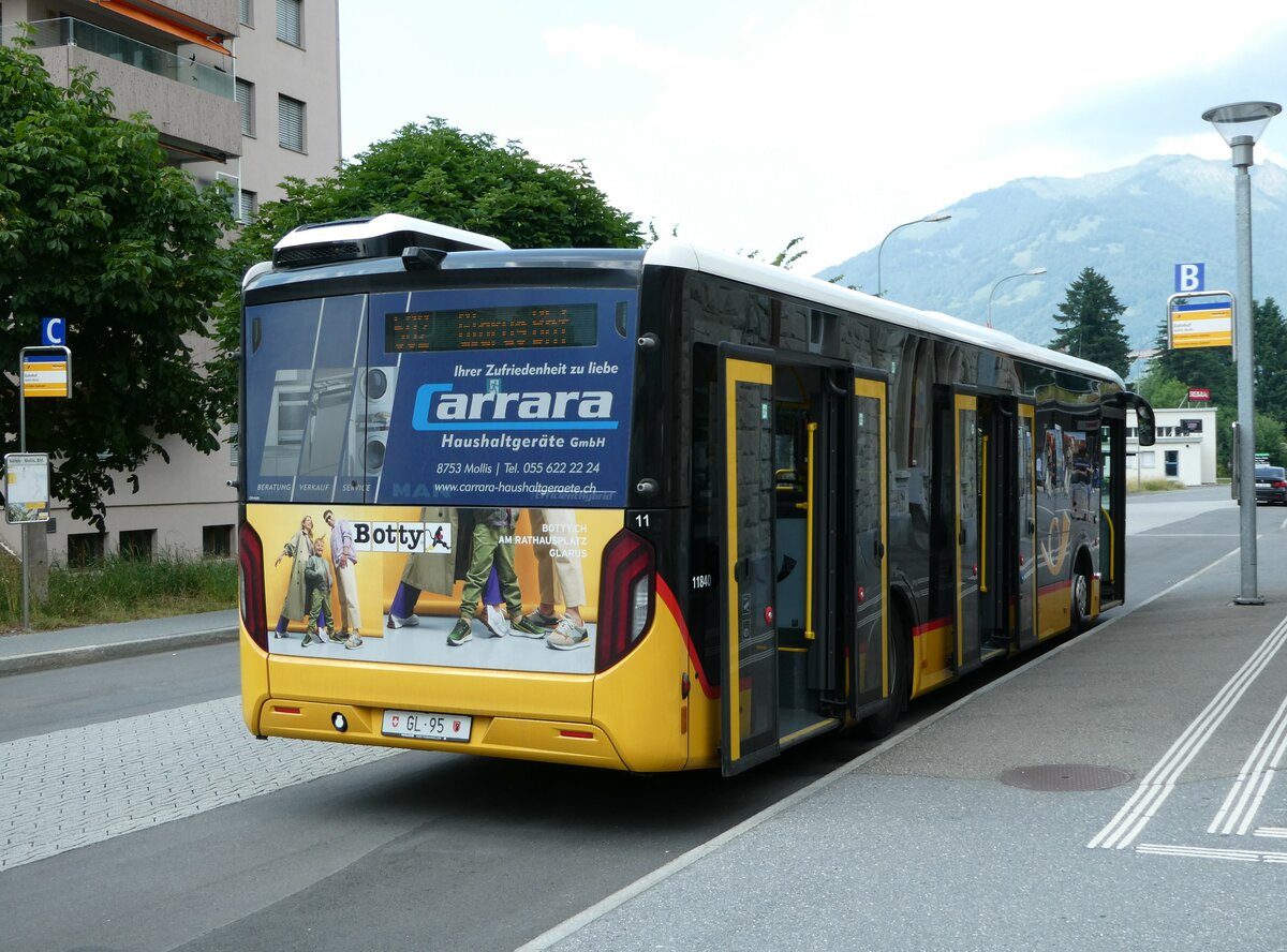 (251'326) - Niederer, Filzbach - Nr. 11/GL 95/PID 11'840 - MAN am 10. Juni 2023 beim Bahnhof N�fels-Mollis