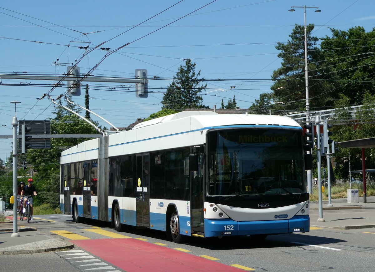 (251'438) - VBZ Z�rich - Nr. 152 - Hess/Hess Gelenktrolleybus am 13. Juni 2023 in Z�rich, Bucheggplatz