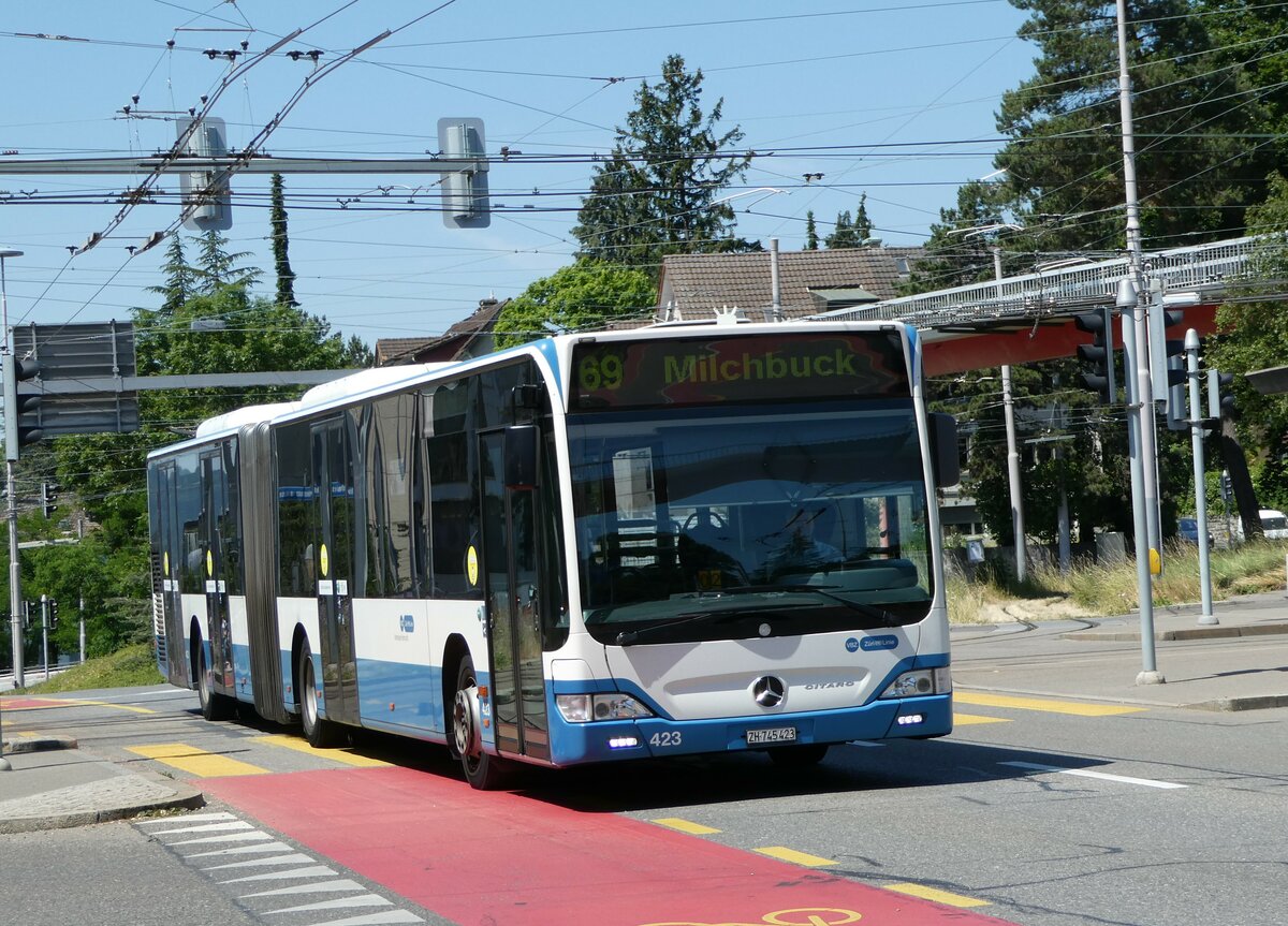 (251'440) - VBZ Z�rich - Nr. 423/ZH 745'423 - Mercedes am 13. Juni 2023 in Z�rich, Bucheggplatz