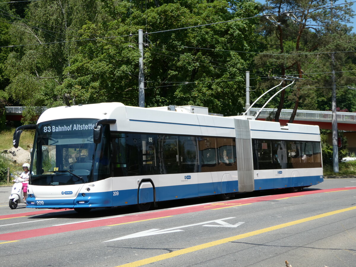 (251'450) - VBZ Z�rich - Nr. 209 - Hess/Hess Gelenktrolleybus am 13. Juni 2023 in Z�rich, Bucheggplatz