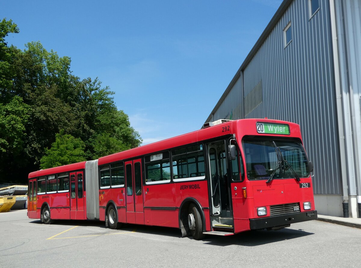 (251'763) - Bernmobil, Bern (SOB) - Nr. 292 - Volvo/R&J-Hess-Gangloff am 18. Juni 2023 in Burgdorf, �kihof Ziegelgut