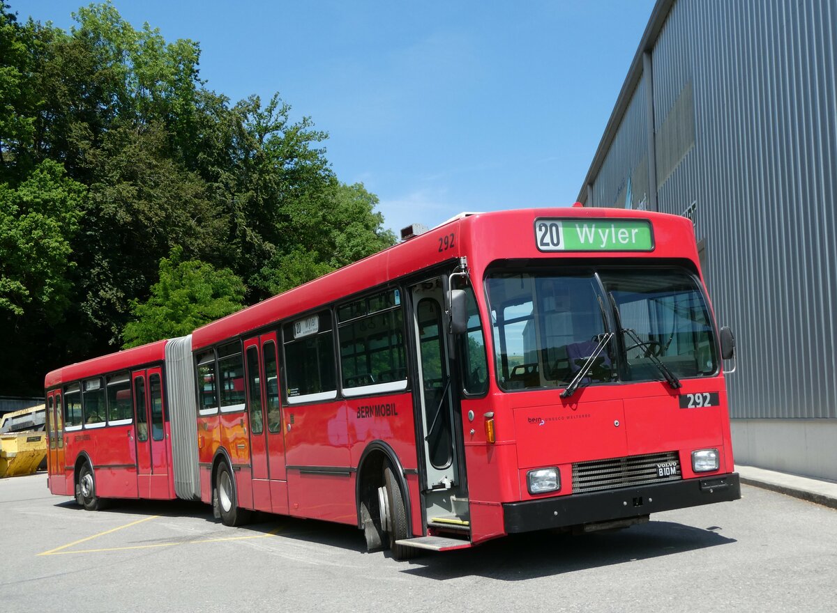 (251'764) - Bernmobil, Bern (SOB) - Nr. 292 - Volvo/R&J-Hess-Gangloff am 18. Juni 2023 in Burgdorf, �kihof Ziegelgut