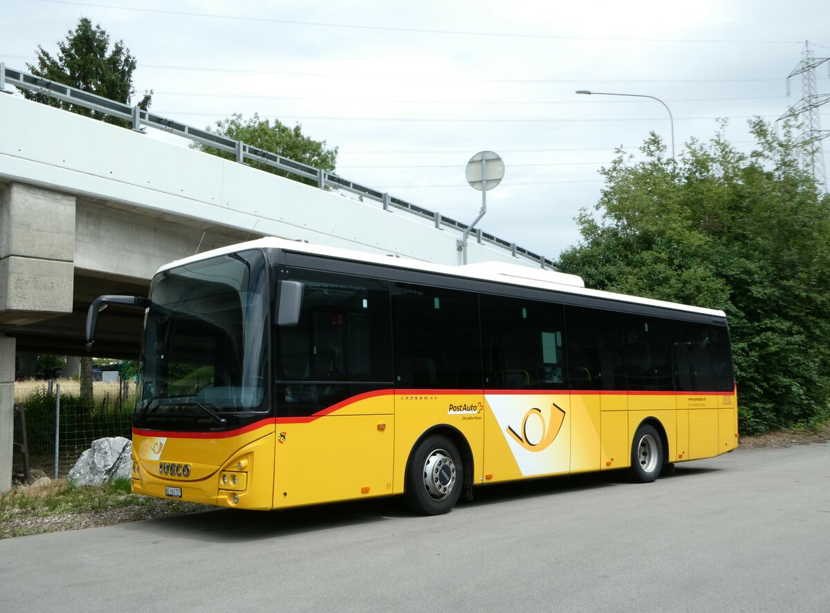 (252'221) - Fl�ck, Brienz - Nr. 27/BE 868'727/PID 11'669 - Iveco am 1. Juli 2023 in Kerzers, Interbus