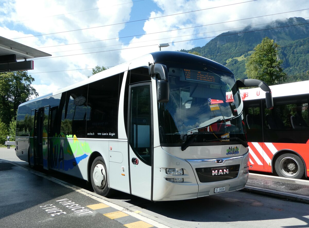 (252'324) - AWA Amden - Nr. 8/SG 39'008 - MAN am 4. Juli 2023 beim Bahnhof Ziegelbr�cke