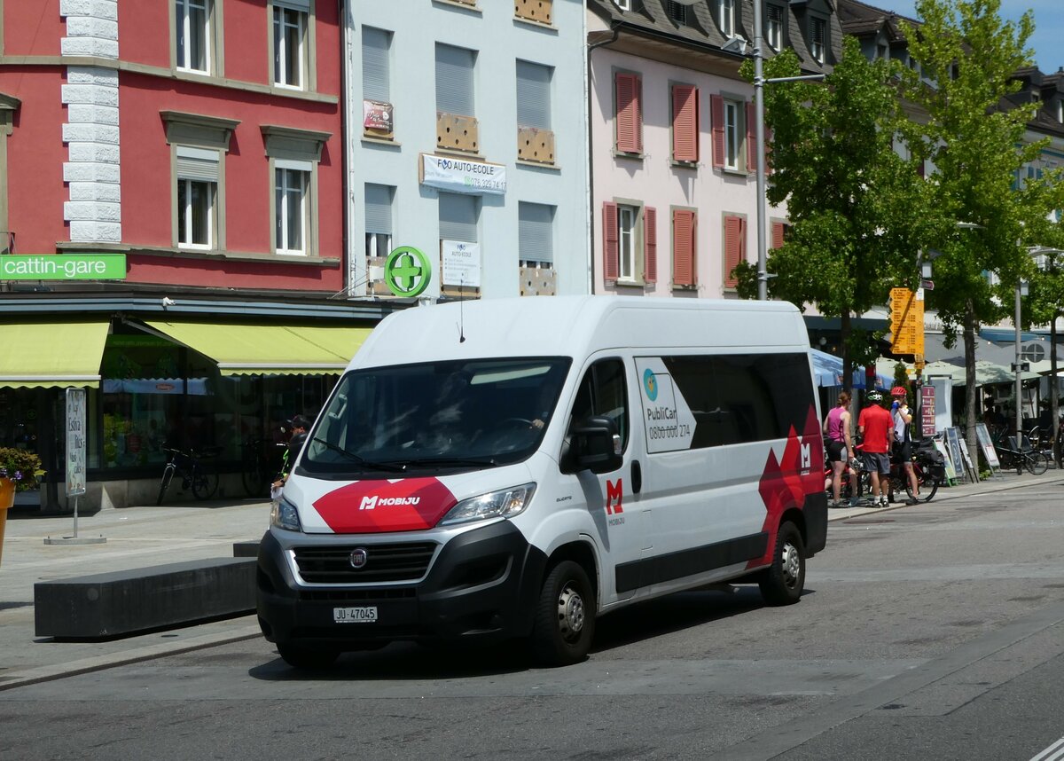 (252'444) - AUNORA, Courfaivre - JU 47'045 - Fiat am 7. Juli 2023 beim Bahnhof Del�mont