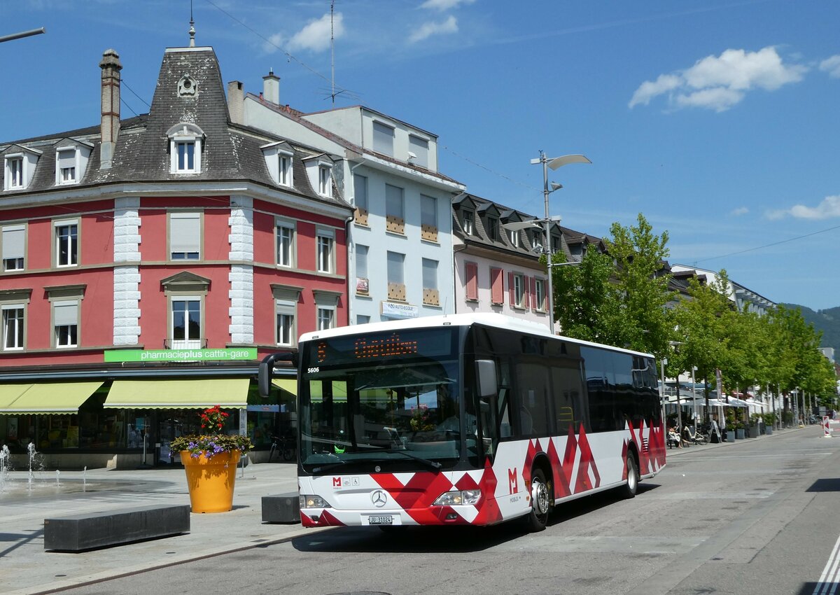 (252'445) - CarPostal Ouest - JU 31'024/PID 5606 - Mercedes (ex Nr. 20) am 7. Juli 2023 beim Bahnhof Del�mont