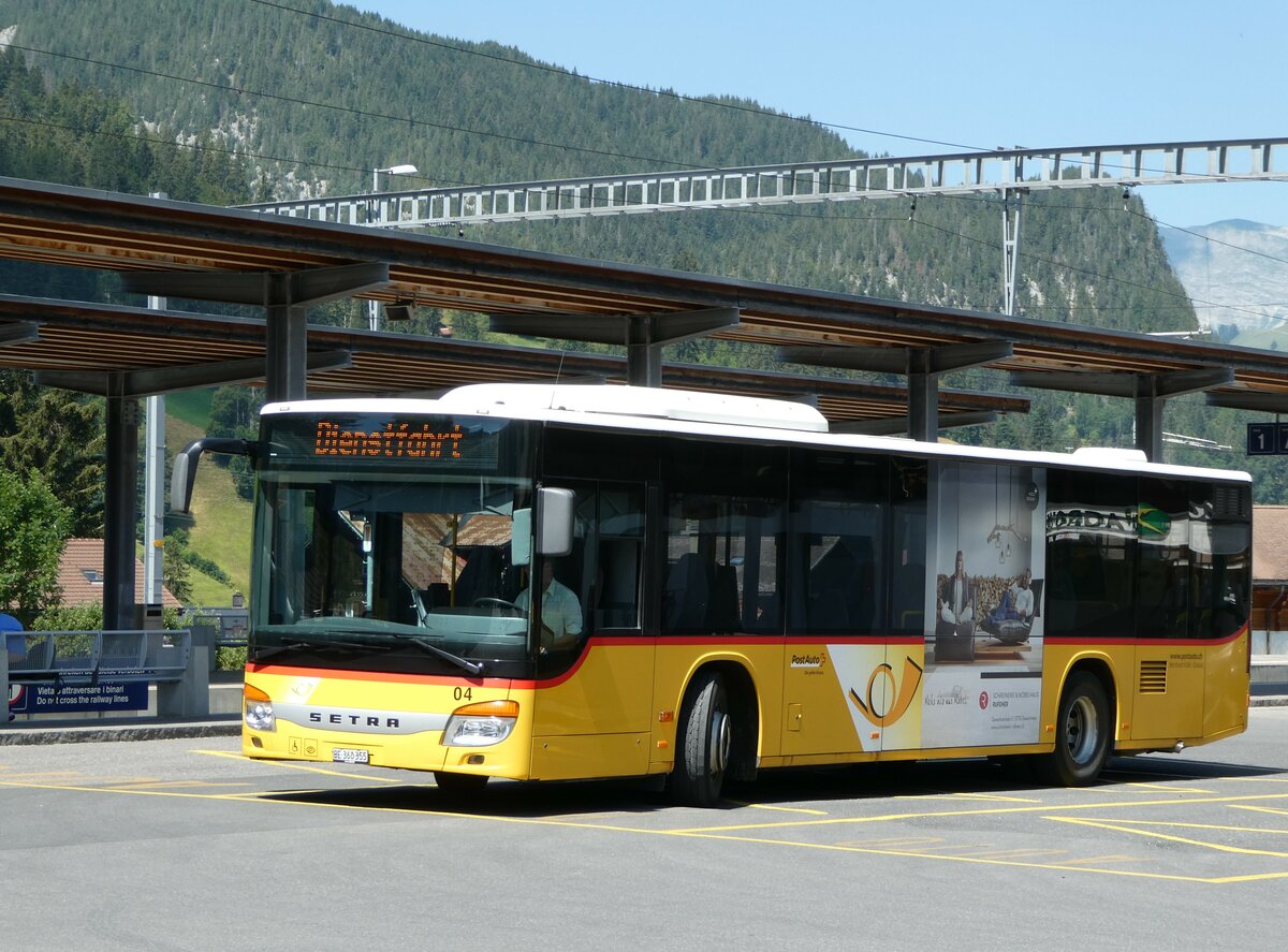 (252'611) - K�bli, Gstaad - Nr. 4/BE 360'355/PID 5204 - Setra am 11. Juli 2023 beim Bahnhof Gstaad