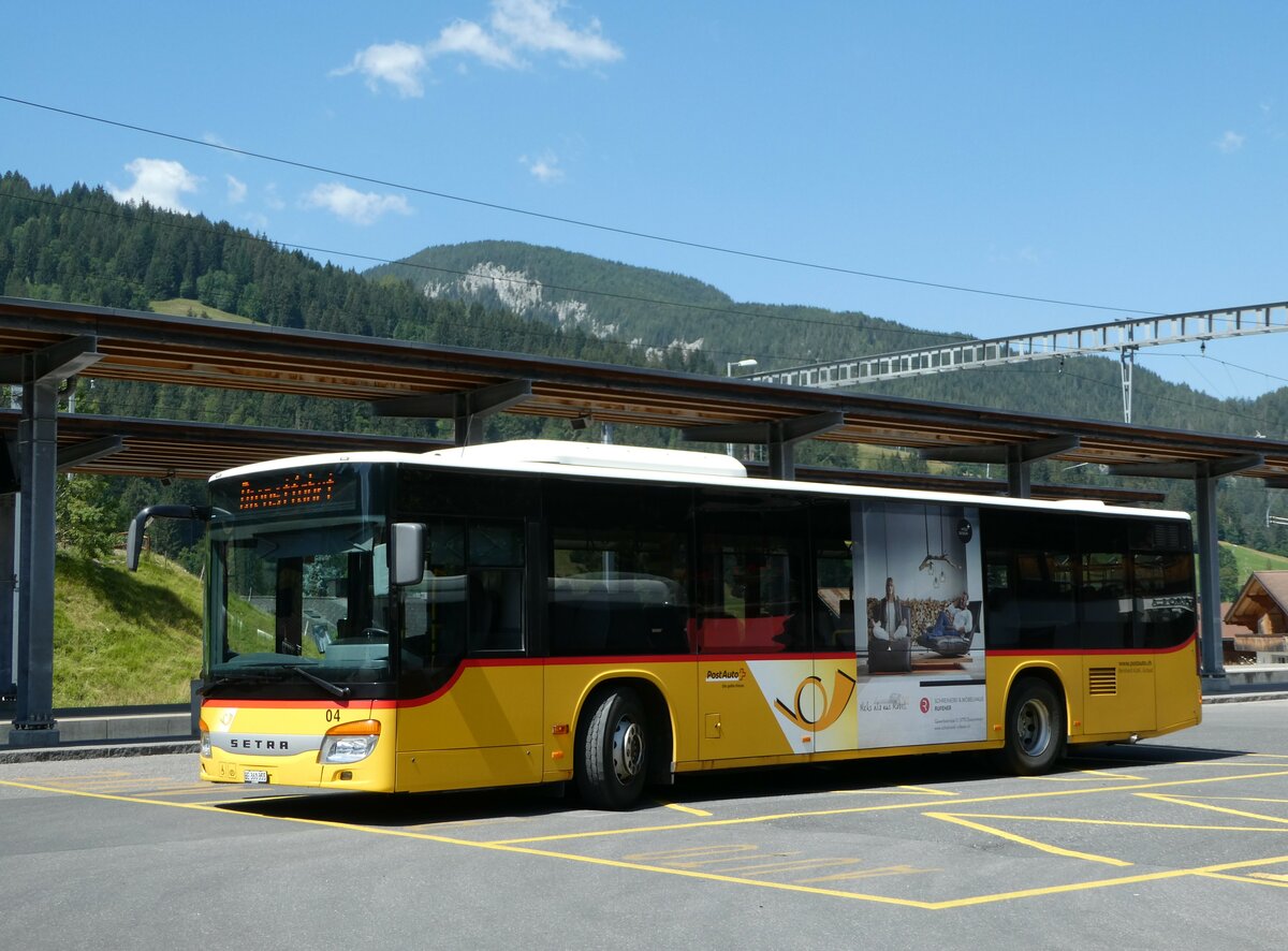 (252'612) - K�bli, Gstaad - Nr. 4/BE 360'355/PID 5204 - Setra am 11. Juli 2023 beim Bahnhof Gstaad