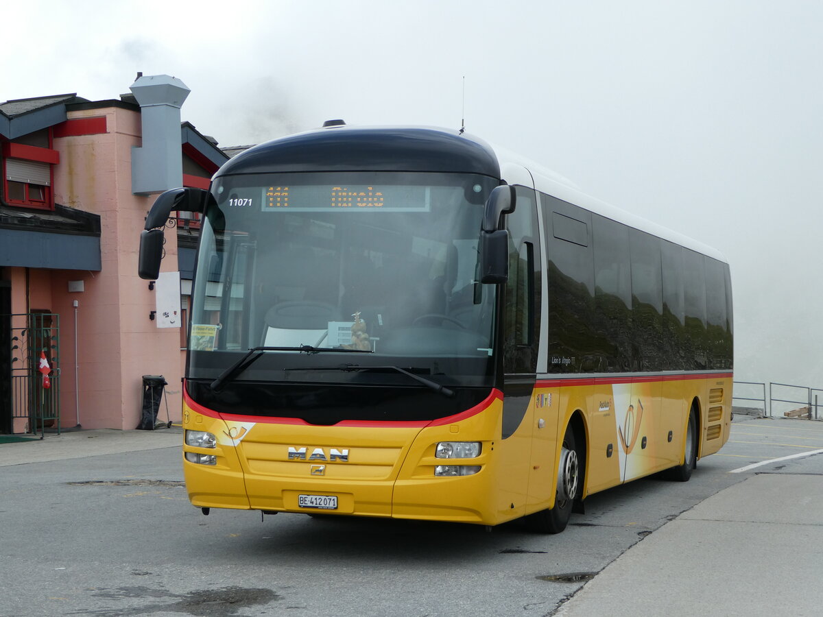 (253'007) - PostAuto Bern - Nr. 71/BE 412'071/PID 11'071 - MAN (ex PostAuto Zentralschweiz Nr. 20; ex Dillier, Sarnen Nr. 20) am 25. Juli 2023 in Nufenen, Passh�he