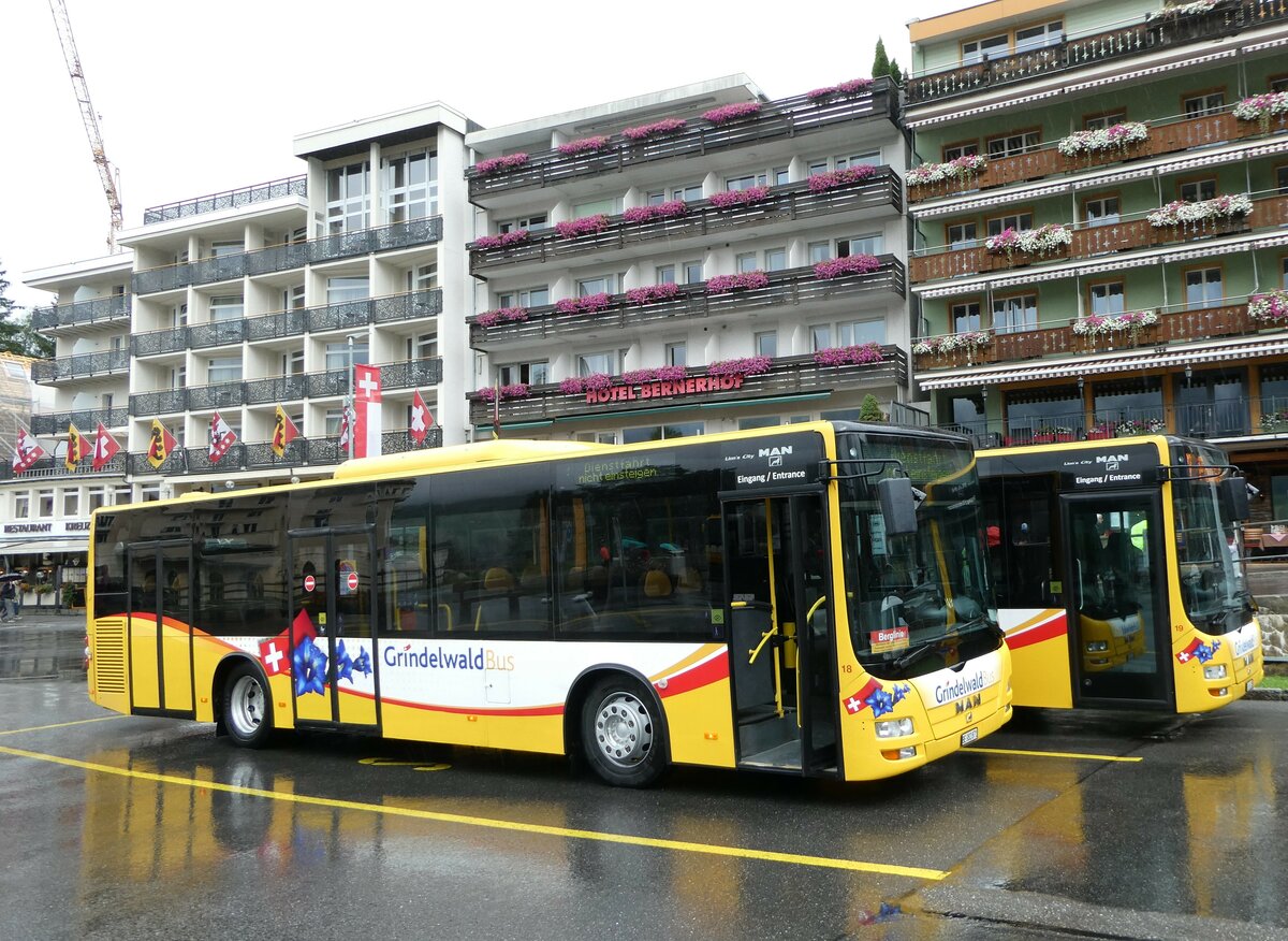 (253'394) - Grindelwaldbus, Grindelwald - Nr. 18/BE 382'871 - MAN/G�ppel am 5. August 2023 beim Bahnhof Grindelwald