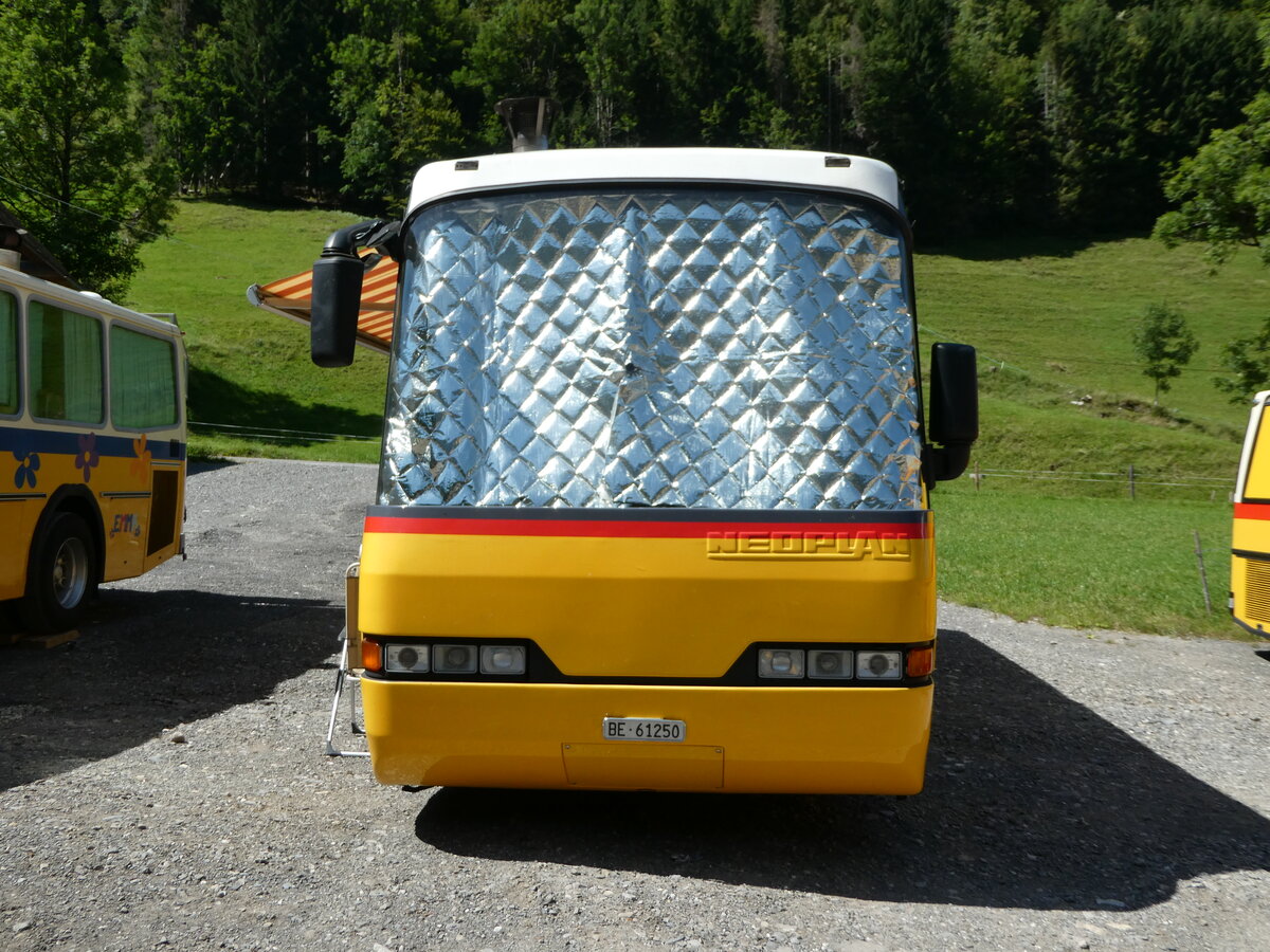(254'038) - L�thi, Kr�iligen - Nr. 1/BE 61'250 - Neoplan (ex Autopostale, Croglio PID 3122) am 19. August 2023 in Hoch-Ybrig, Talstation Weglosen