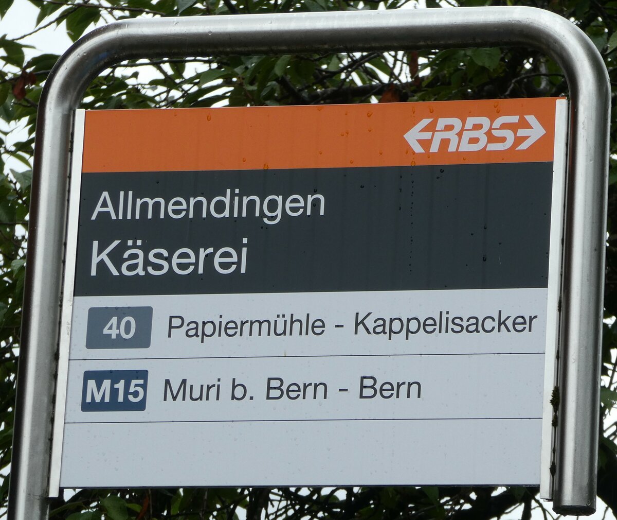 (254'283) - RBS-Haltestellenschild - Allmendingen, K�serei - am 28. August 2023
