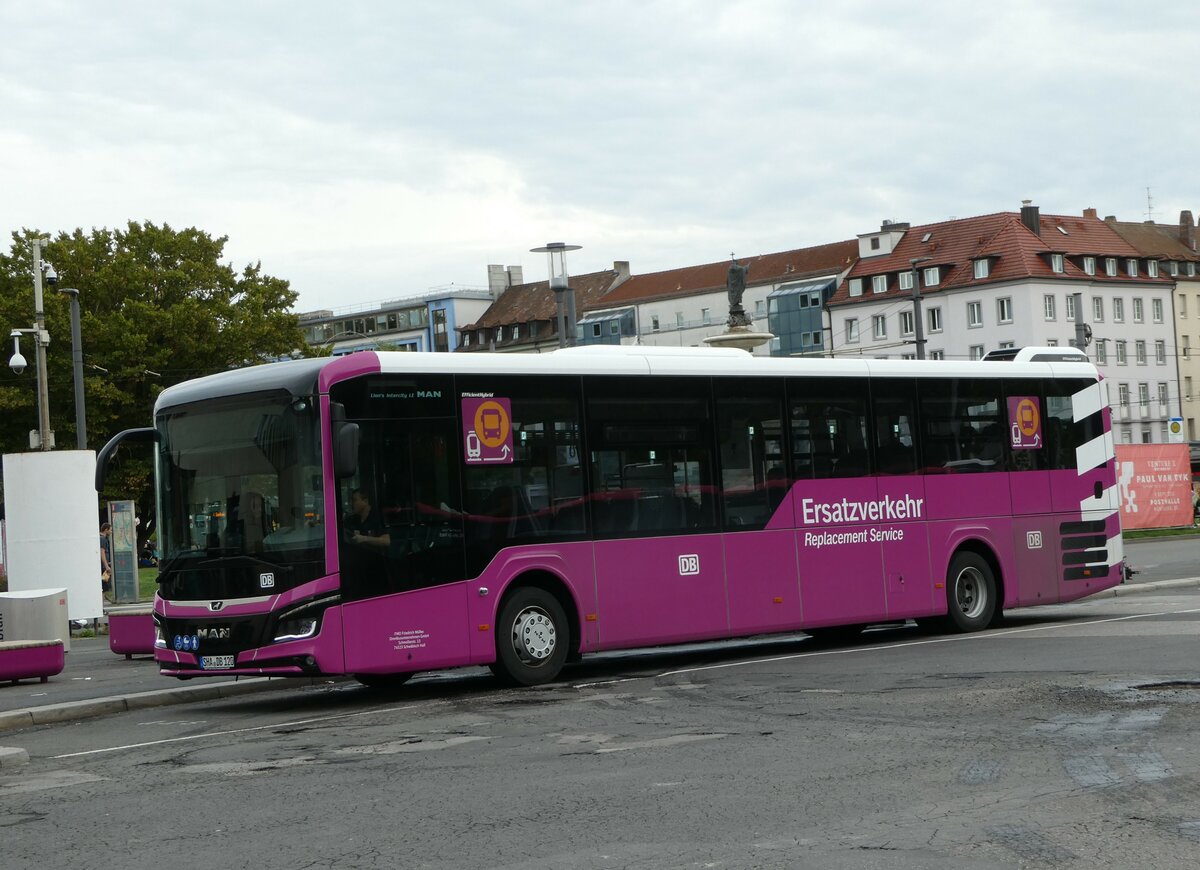 (254'353) - M�ller, Schw�bisch Hall - SHA-DB 120 - MAN am 29. August 2023 beim Bahnhof W�rzburg