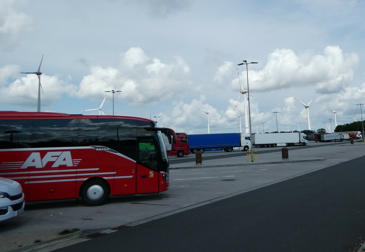 (254'369) - Aus der Schweiz: AFA Adelboden - Nr. 16/BE 21'181 - Setra am 30. August 2023 in Teuchern, Rastst�tte Osterfeld (Teilaufnahme)