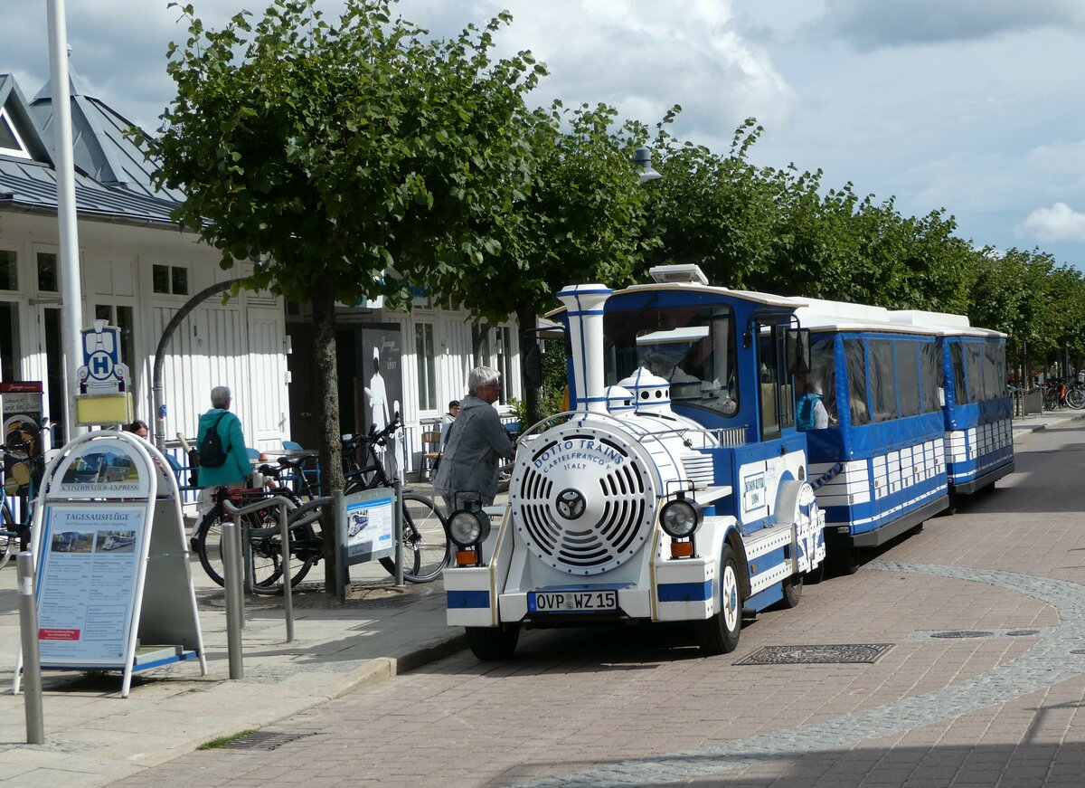 (254'459) - Kaiserb�der-Express, Korswandt - OVP-WZ 15 - am 31. August 2023 in Ahlbeck, Rathaus