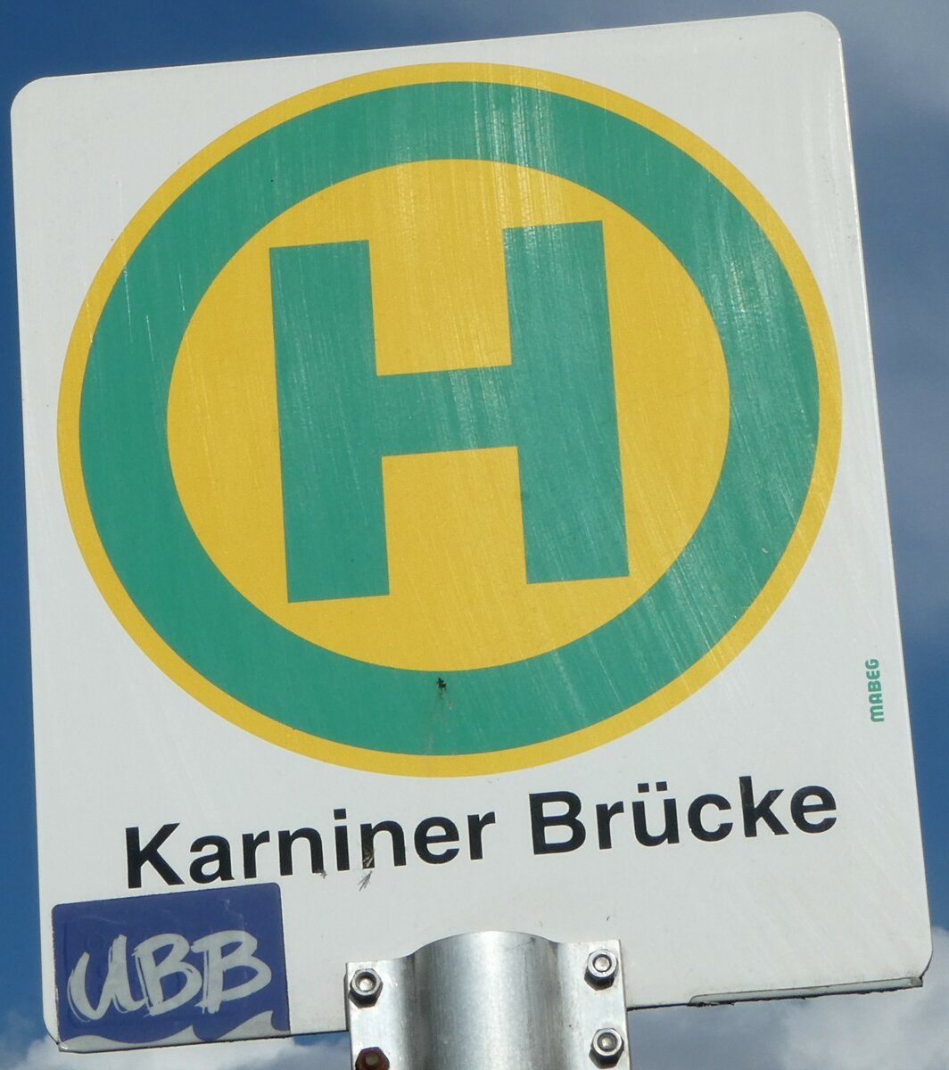 (254'492) - UBB-Haltestellenschild - Karnin, Karniner Br�cke - am 31. August 2023