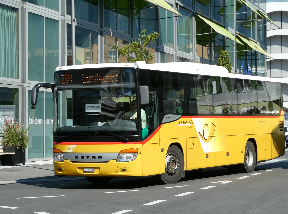 (254'944) - PostAuto Graub�nden - Nr. 26/GR 102'380/PID 4365 - Setra (ex GR 102'345; ex Riederer, St. Margrethenberg) am 8. September 2023 beim Bahnhof Landquart