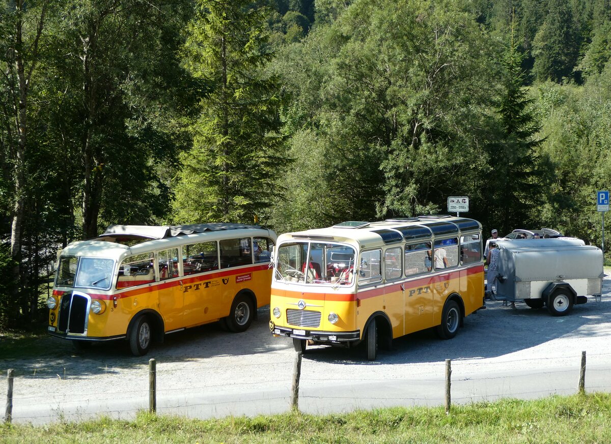(255'059) - Schmid, Th�rishaus - Nr. 3/BE 26'760 - Saurer/Gangloff (ex Geiger, Adelboden Nr. 3) + Nr. 9/BE 26'105 - Saurer/R&J (ex Geiger, Adelboden Nr. 9) am 10. September 2023 in Kiental, Tschingelsee