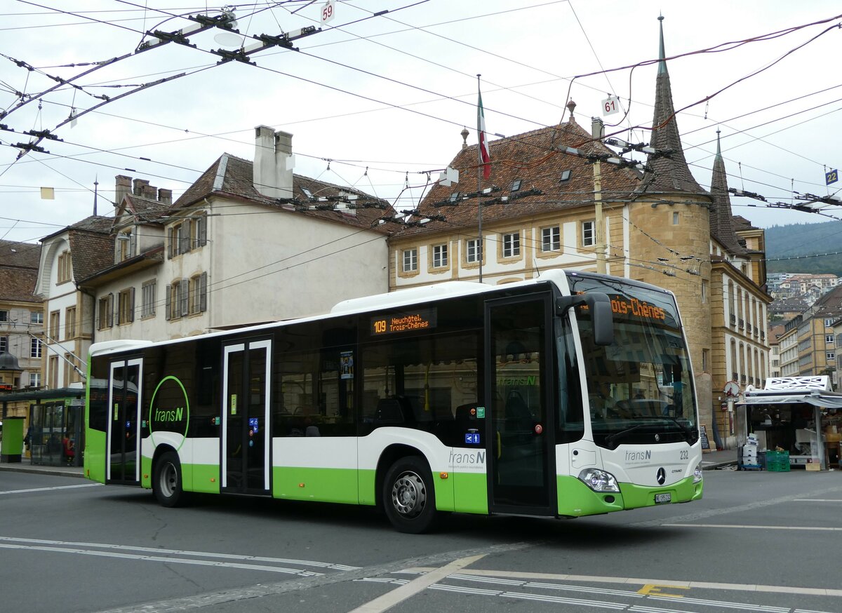 (255'229) - transN, La Chaux-de-Fonds - Nr. 232/NE 195'232 - Mercedes am 16. September 2023 in Neuch�tel, Place Pury