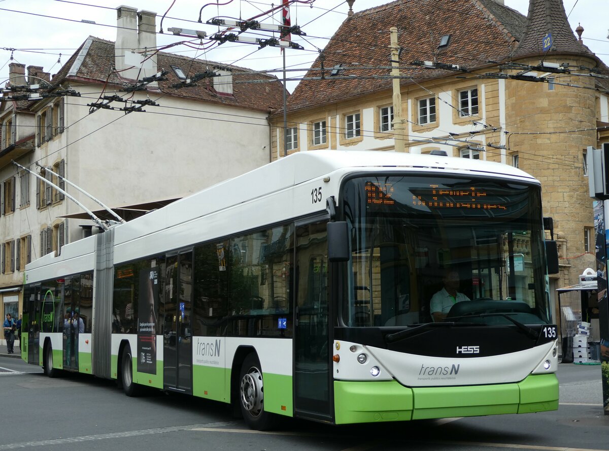 (255'237) - transN, La Chaux-de-Fonds - Nr. 135 - Hess/Hess Gelenktrolleybus (ex TN Neuch�tel Nr. 135) am 16. September 2023 in Neuch�tel, Place Pury