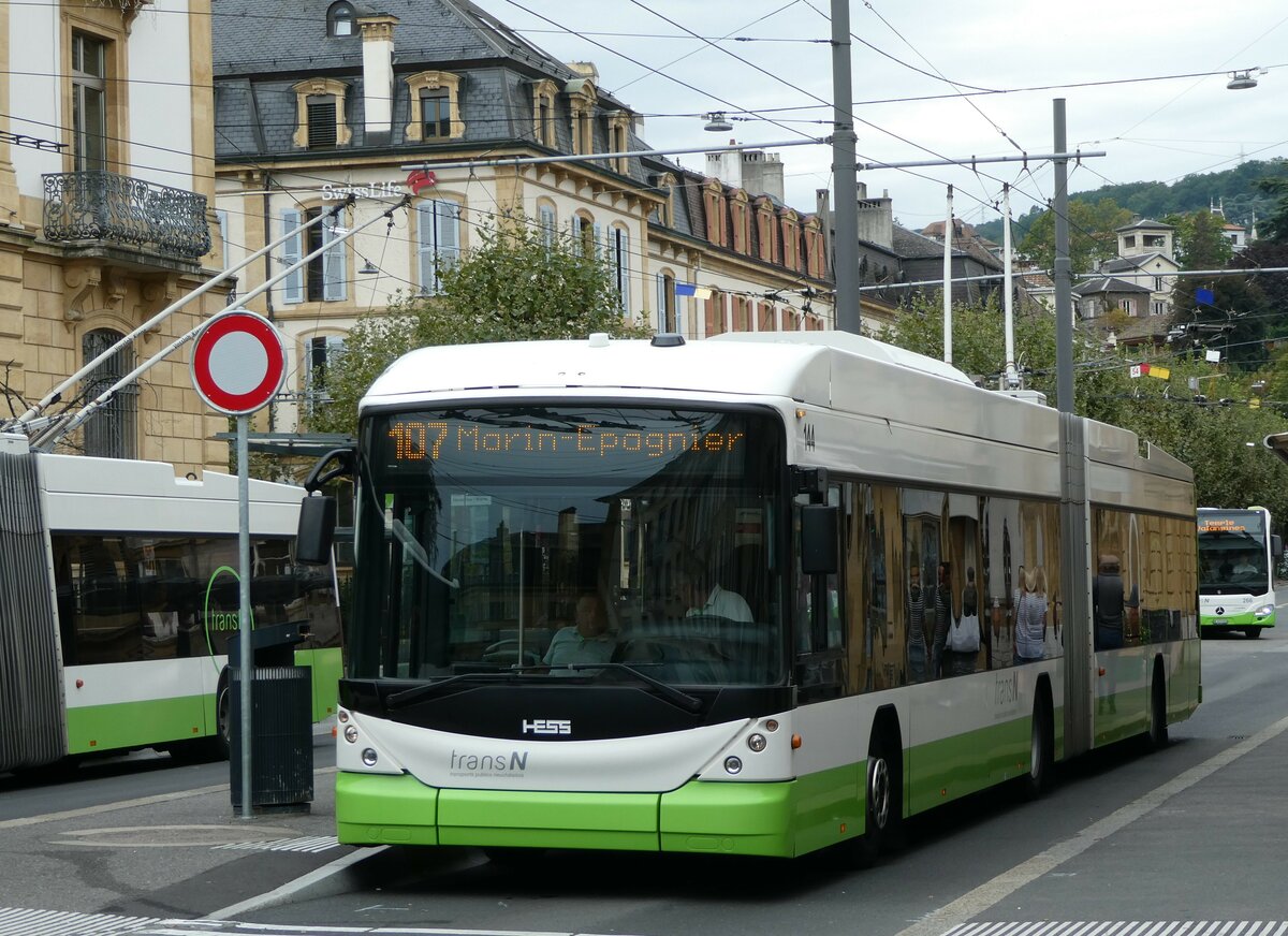 (255'239) - transN, La Chaux-de-Fonds - Nr. 144 - Hess/Hess Gelenktrolleybus (ex TN Neuch�tel Nr. 144) am 16. September 2023 in Neuch�tel, Place Pury