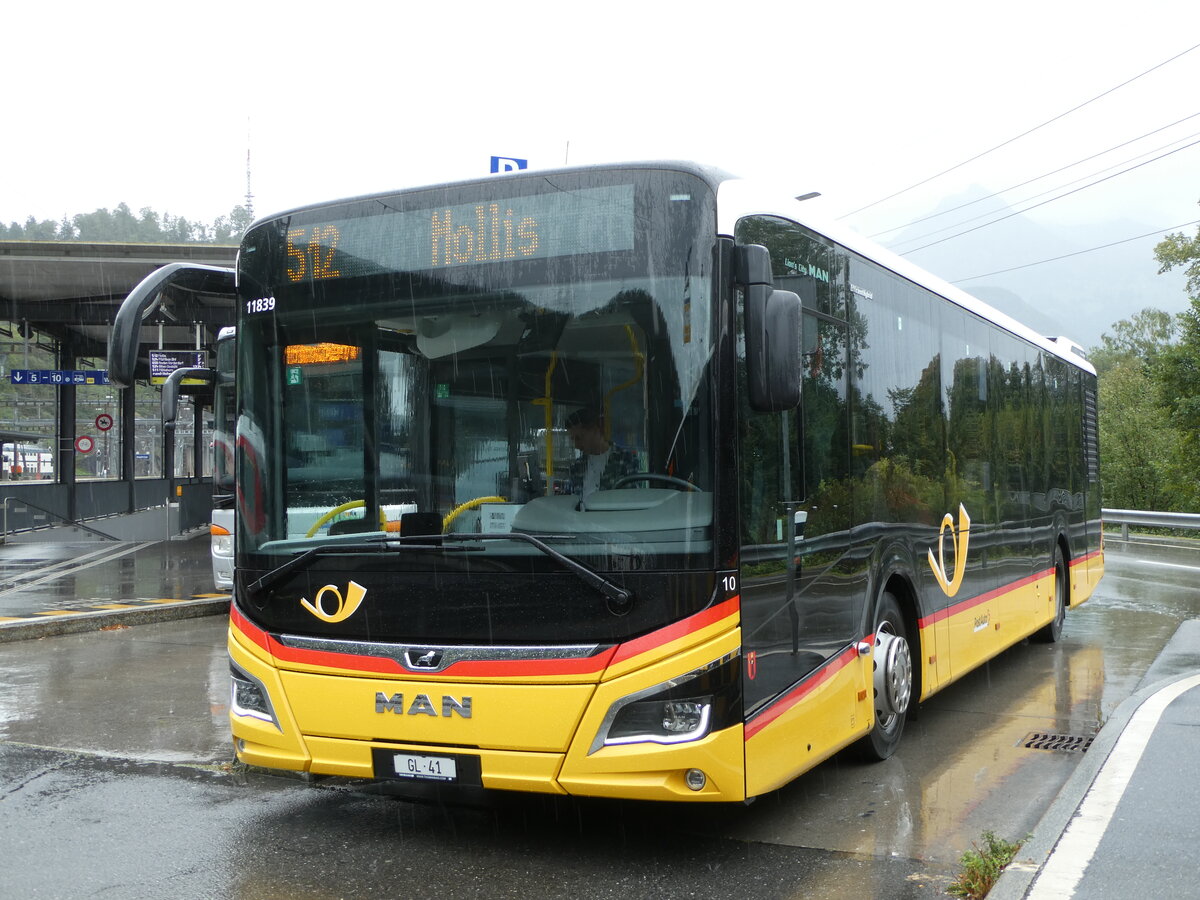 (255'401) - Niederer, Filzbach - Nr. 10/GL 41/PID 11'839 - MAN am 18. September 2023 beim Bahnhof Ziegelbr�cke