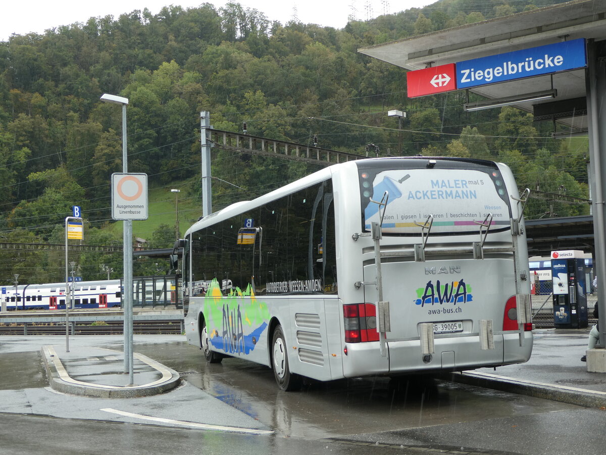 (255'408) - AWA Amden - Nr. 5/SG 39'005 - MAN (ex ATT Cadenazzo; ex St. Gallerbus, St. Gallen; ex Vorf�hrfahrzeug) am 18. September 2023 beim Bahnhof Ziegelbr�cke