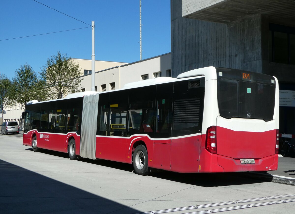 (255'608) - RTB Altst�tten - Nr. 921/SG 482'217 - Mercedes (ex Wiener Linien, A-Wien Nr. 8725) am 26. September 2023 beim Bahnhof Buchs